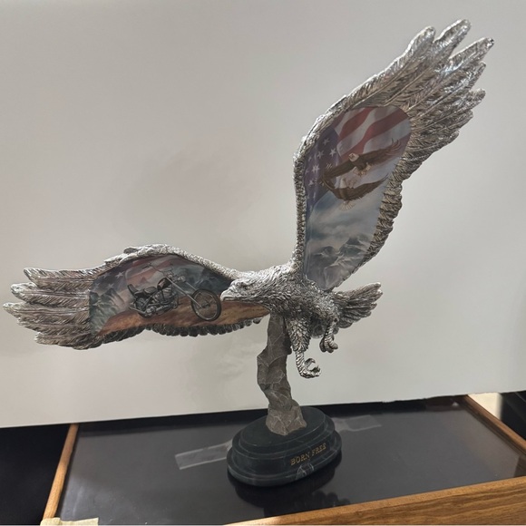 Bradford Exchange Silver Eagle Sculpture Patriotic  "Born Free" By Phil Wilson - Picture 1 of 7